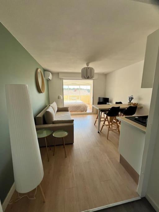 Studio Vue Mer Avec Piscine Et Terrain De Tennis Sausset-les-Pins Dış mekan fotoğraf